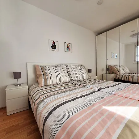 Near Lake Stylish & Fully Furnished Appartamento