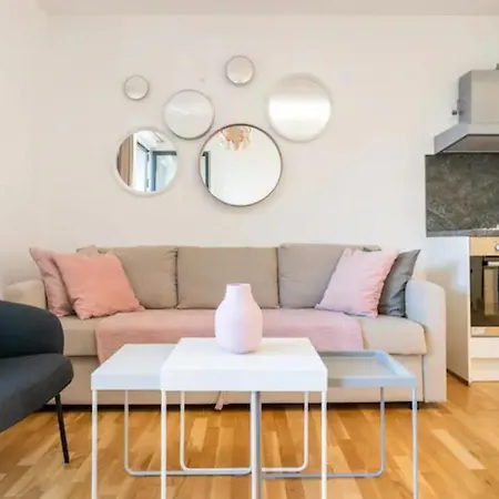 Appartement Near Lake Fully Furnished Beautiful Wenen