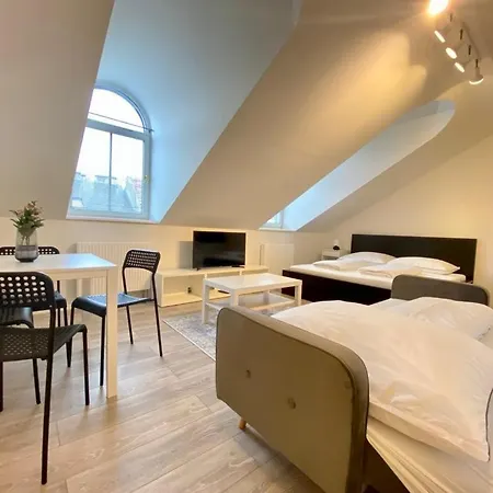 Apartment In Near Metro *