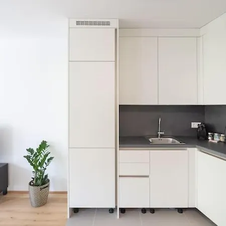 Gruene Und Zentrale Ruhelage Im Neubau Mit Balkon