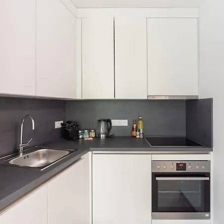 Gruene Und Zentrale Ruhelage Im Neubau Mit Balkon