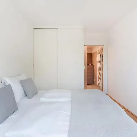 Gruene Und Zentrale Ruhelage Im Neubau Mit Balkon Apartment *