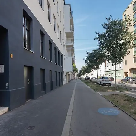 Grosse Terrasse, Klimaanlage Und U-bahn Naehe Apartment *