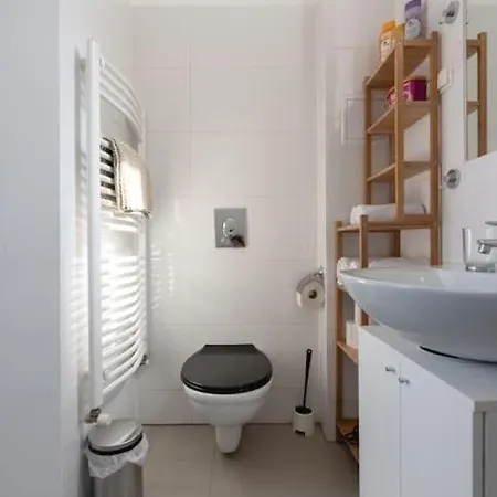 Apartment Grosse Terrasse, Klimaanlage Und U-bahn Naehe *