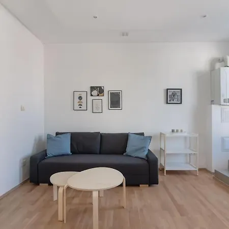 Apartment Grosse Terrasse, Klimaanlage Und U-bahn Naehe