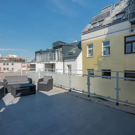Grosse Terrasse, Klimaanlage Und U-bahn Naehe * Vienna