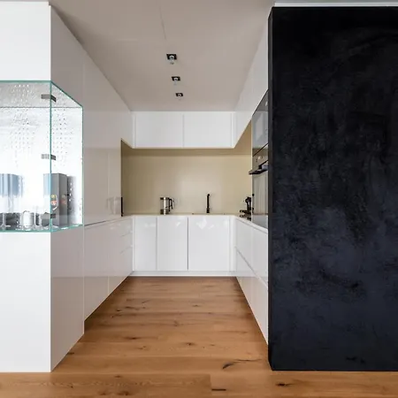 Exclusive 2br Skyline Penthouse By Hm