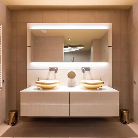 Exclusive 2br Skyline Penthouse By Hm Apartment *