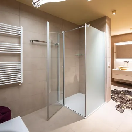 Exclusive 2br Skyline Penthouse By Hm Apartment