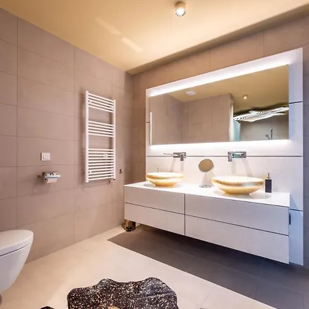 Apartment Exclusive 2br Skyline Penthouse By Hm *