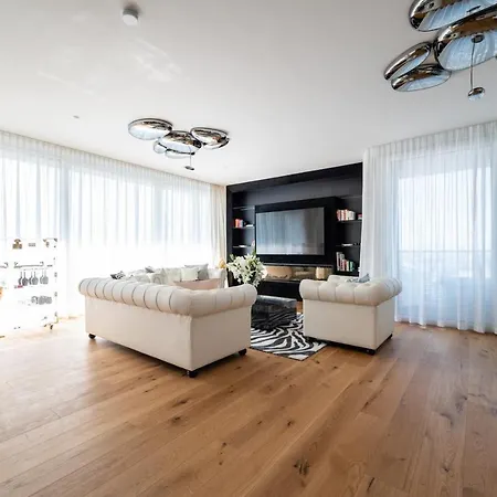 Exclusive 2br Skyline Penthouse By Hm