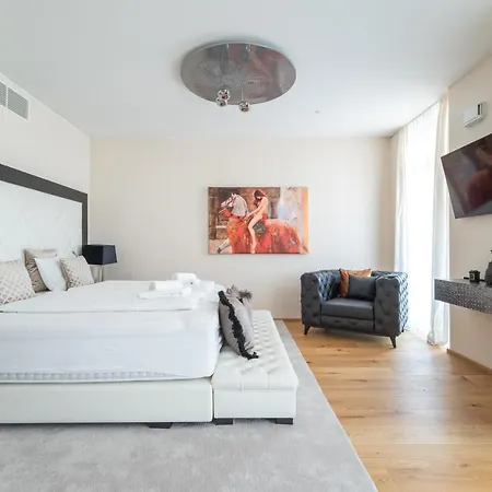 Exclusive 2br Skyline Penthouse By Hm * Vienna
