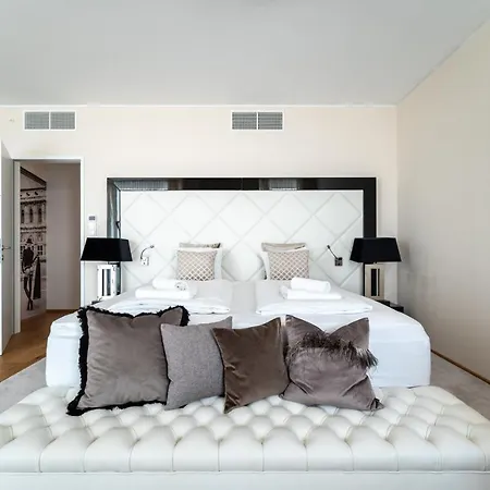 Exclusive 2br Skyline Penthouse By Hm
