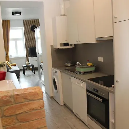 Apartment Adonis *