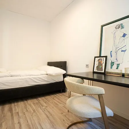 Schloss View Apartment: Designer First-floor Retreat