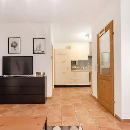 Spacious Apartment *