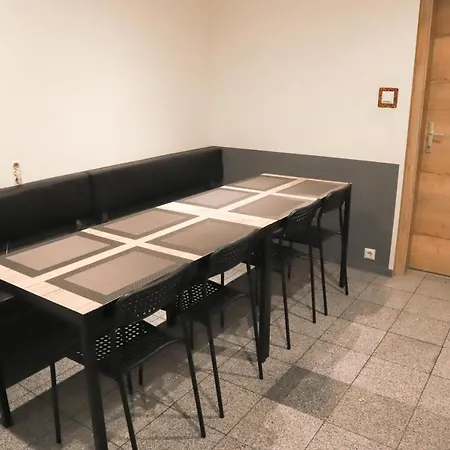 «go West» Guest Hostel *