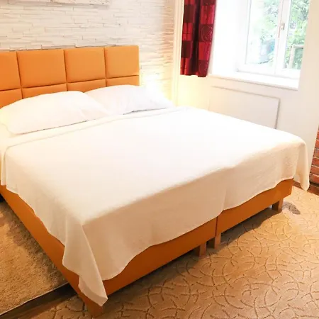 Hostel «go West» Guest *