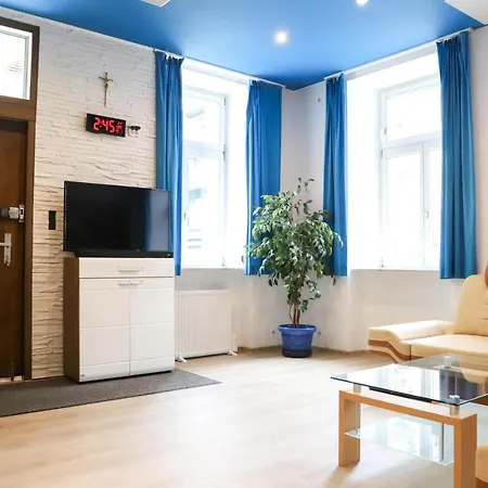 Hostel «go West» Guest *