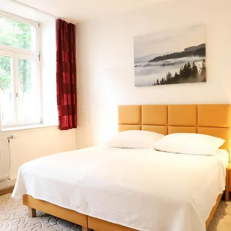 Hostel «go West» Guest *