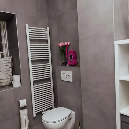 Modern Stylish Comfortable 2 Bedroom Vienna