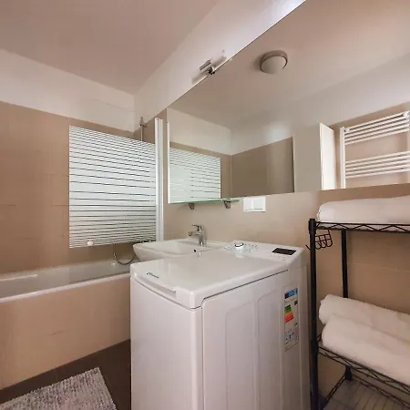 Apartment Near Lake Stylish & Fully Furnished *