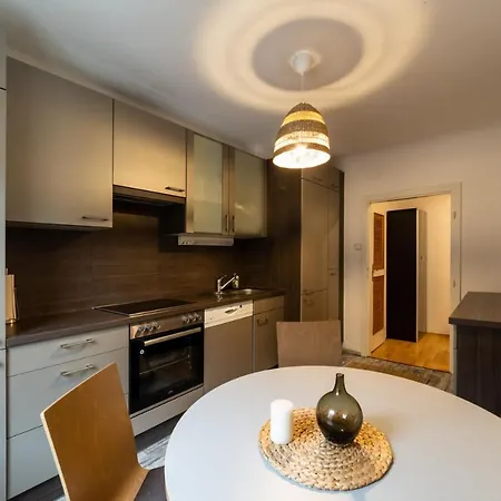 Cosy In Great Location Apartment *
