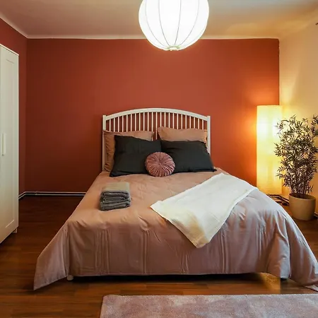 Apartment Cosy In Great Location *