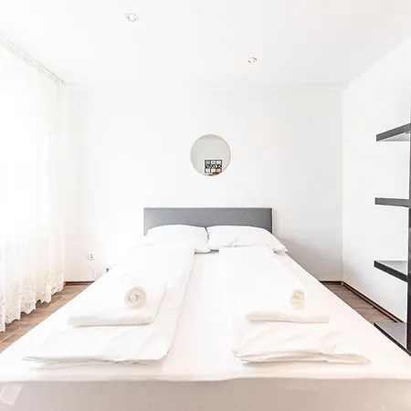 Apartment Elegance By Jr City