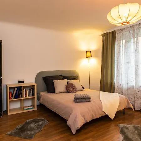 Cosy In Great Location Apartment