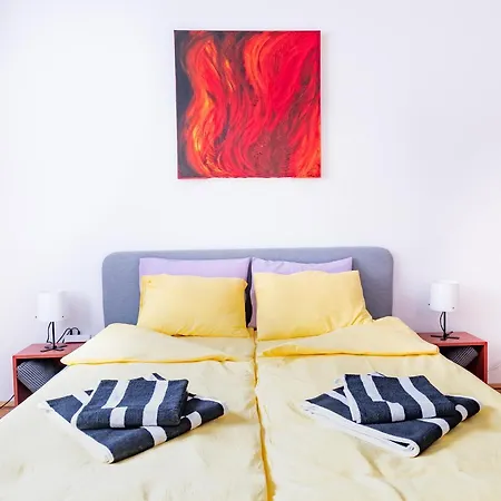 Pal's Favoriten Hostel *
