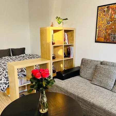 Apartment Lovely Nest! Just Beside Schoenbrunn Palace And Zoo!