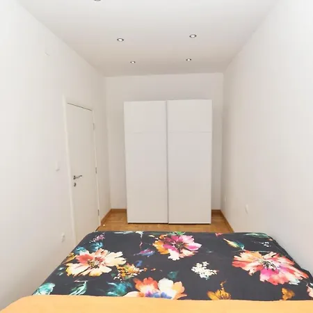 Lux Prestige * Viena