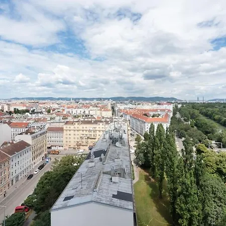 Lägenhet Hoch Hinaus, Neu Und Stilvoll Mit Pool Am Dach