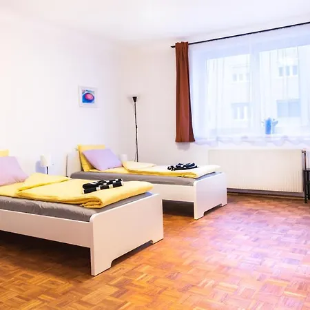 Pal's Favoriten Hostel *