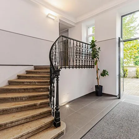 Apartment Elegant 2br Apt.- Suitable For Longstays
