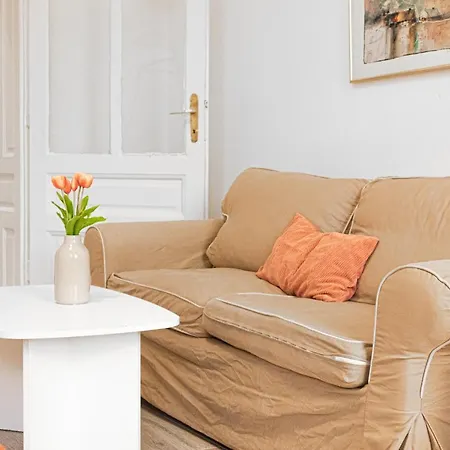Gorgeous 2br Apt. Located And Spacious Apartment
