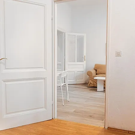 Apartment Gorgeous 2br Apt. Located And Spacious Vienna