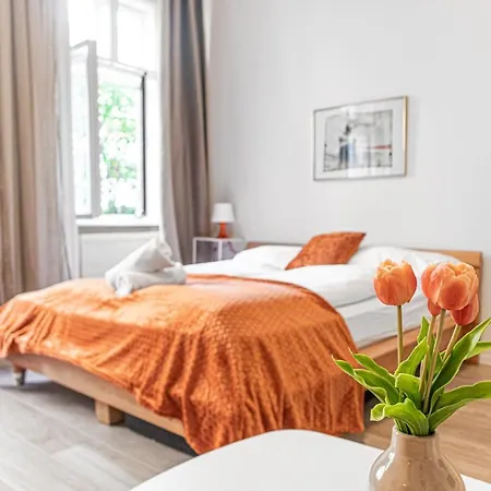 Apartment Gorgeous 2br Apt. Located And Spacious