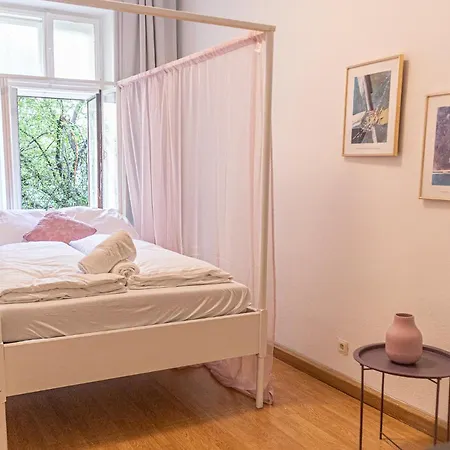 Gorgeous 2br Apt. Located And Spacious Apartment