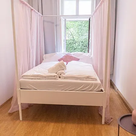 Gorgeous 2br Apt. Located And Spacious Apartment