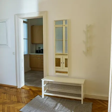 Living - Gumpendorfer Straße