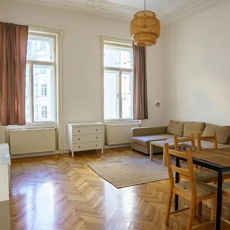 Living - Gumpendorfer Straße *