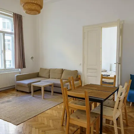 Living - Gumpendorfer Straße * Wien