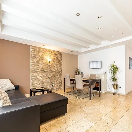 Elegance By Jr City Apartment