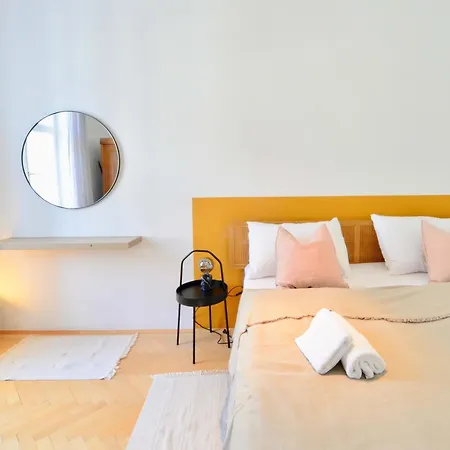 Beautiful Flat Next To Karlskirche * Wiedeń