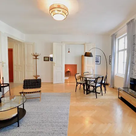 Beautiful Flat Next To Karlskirche *