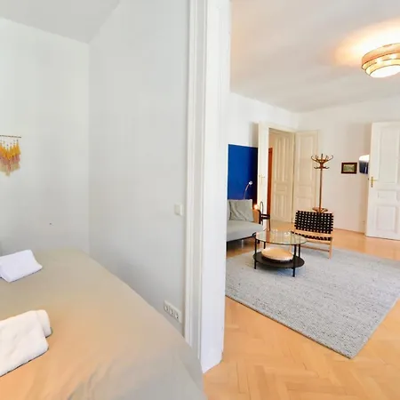 Beautiful Flat Next To Karlskirche Apartament