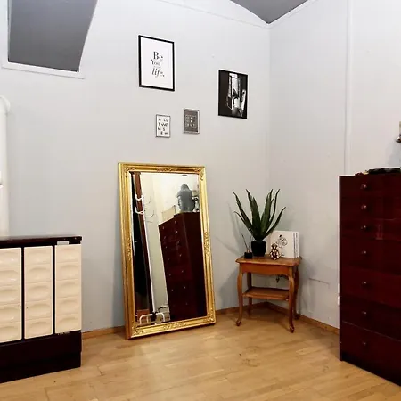 Apartment Artist In Center *