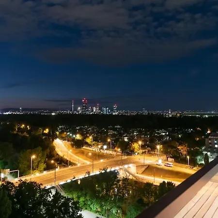 Hoch Hinaus, Neu Und Stilvoll Mit Pool Am Dach Wien